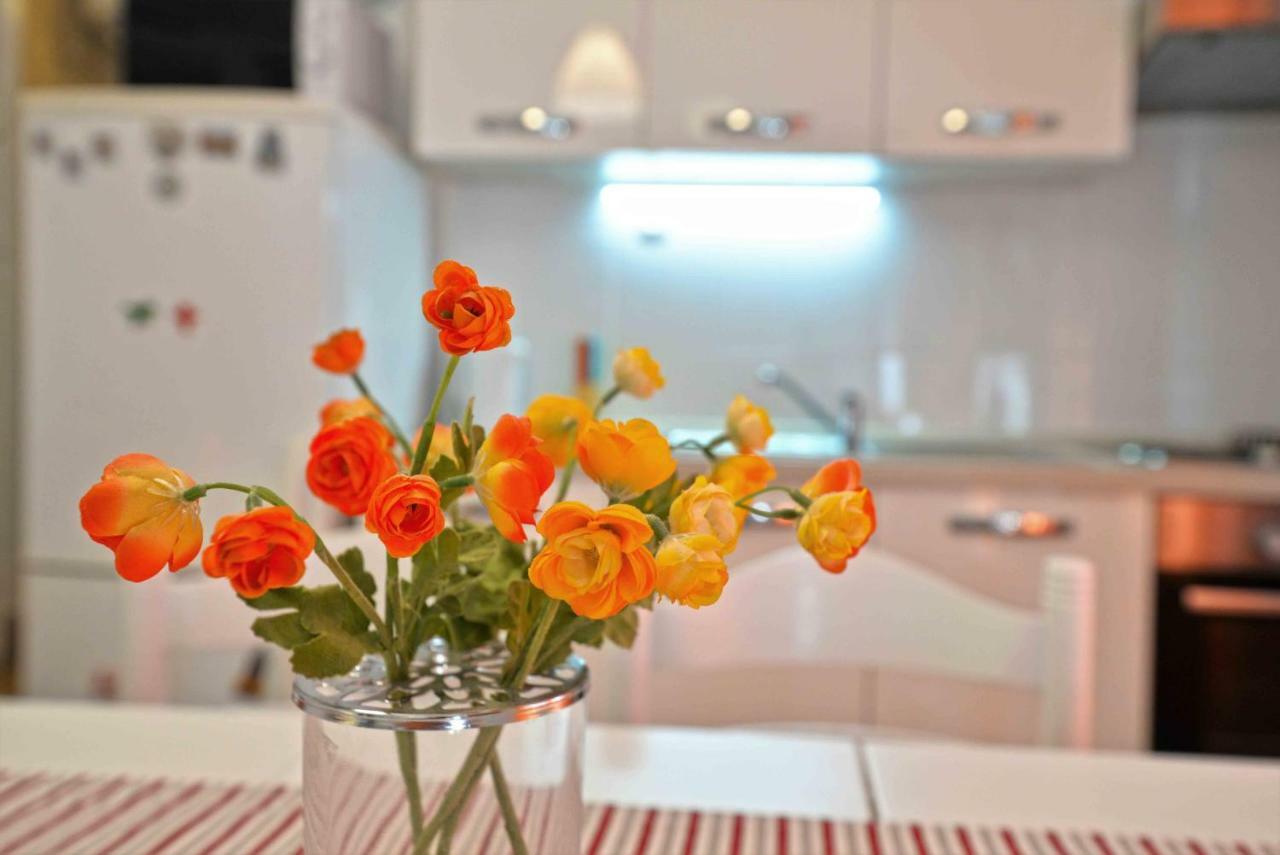 Beach Apartment Kate With Sea View, Balcony And Parking, Murter, Dalmatia Exterior photo