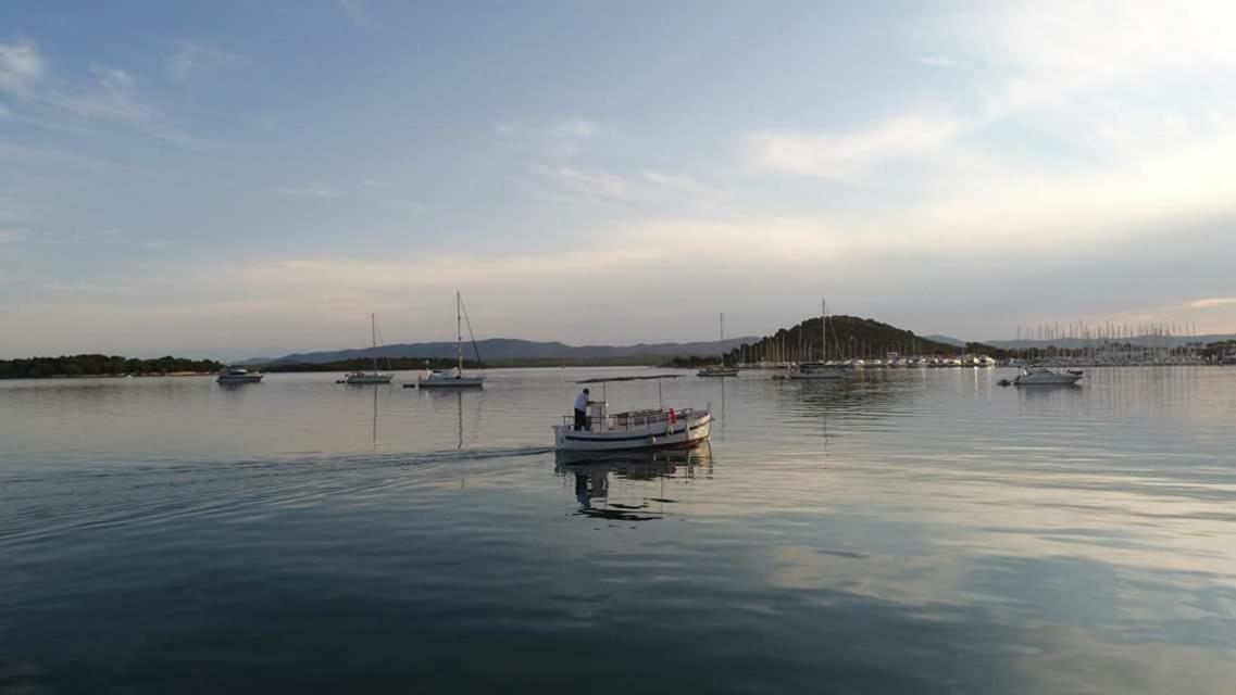 Beach Apartment Kate With Sea View, Balcony And Parking, Murter, Dalmatia Exterior photo